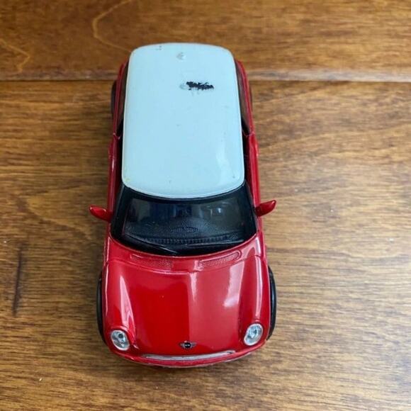 MAISTO Mini Cooper Red Diecast Car 1:36 - Picture 2 of 4